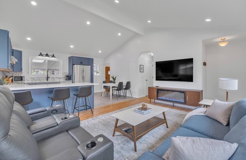 Allen Casa | Impeccably Designed Ann Arbor Home, 3 Bed 2 Bath, Quiet area, Close to Downtown