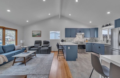 Allen Casa | Impeccably Designed Ann Arbor Home, 3 Bed 2 Bath, Quiet area, Close to Downtown