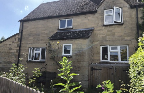 Bibury Casa | Imperfect Home in Perfect idyllic Bibury 10person Hot Tub included