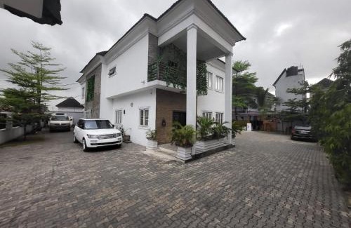 Port Harcourt Casa | Imperial Pinnacle Lounge & Boutique Hotel