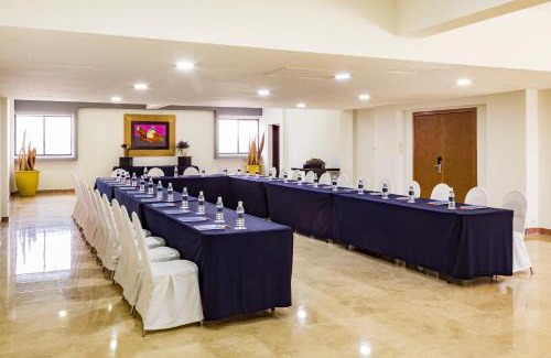 León Hotel | Imperio de Angeles Executive León Poliforum