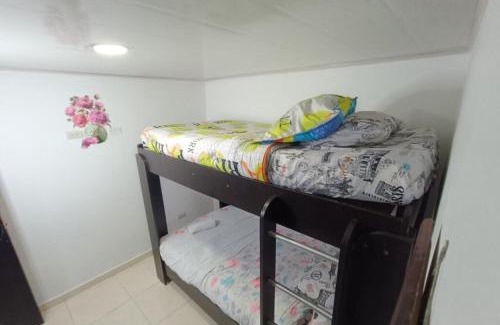 Kennedy Cama Y Desayuno | Impresionante apartamento familiar 3er piso - 06 personas - El Edén Centro Comercial
