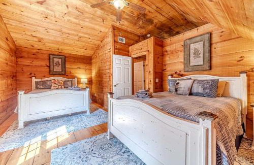 Sautee Nacoochee Casa | Impressive Cabin with Fireplace and Hot-tub in Sautee Nacoochee, Georgia