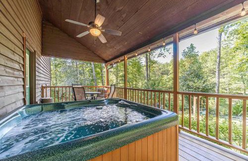 Sautee Nacoochee Casa | Impressive Cabin with Fireplace and Hot-tub in Sautee Nacoochee, Georgia