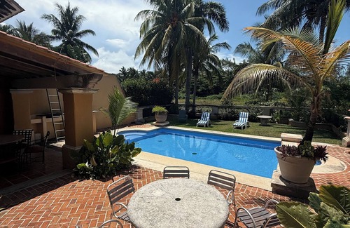 Punta Cancún Casa | Impressive colonial house in hotel zone with private swimming pool