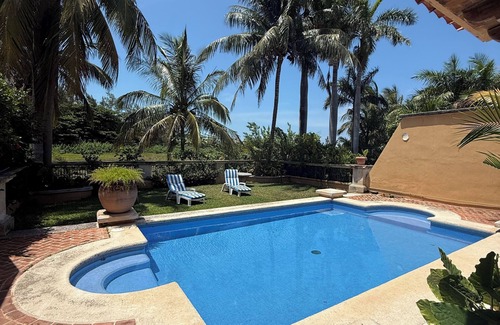 Punta Cancún Casa | Impressive colonial house in hotel zone with private swimming pool