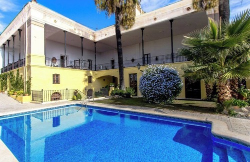 Banyeres del Penedés Villa | ¡Impresionante e idílica mansión para 39 pax max!