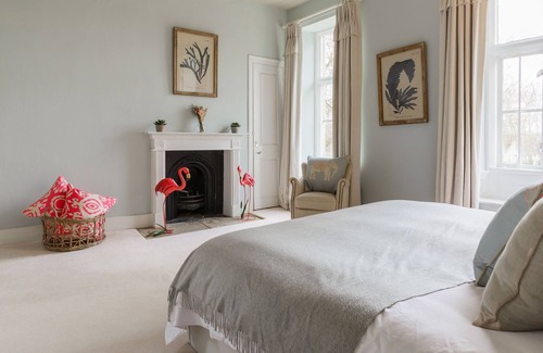 Quenington Otro | Impressive Georgian Farmhouse near Kempsford High