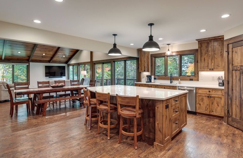 Presque Isle Casa | Impressive Presque Isle Lake House w/ Water Access