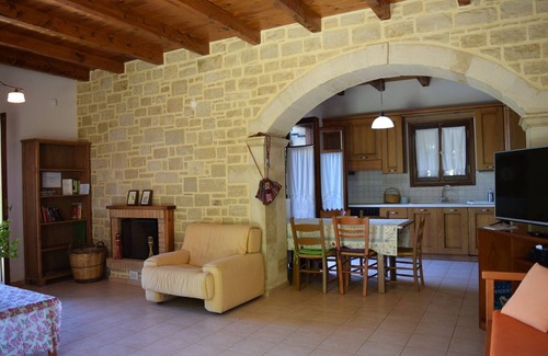 Prines Villa | Impressive Rethymno Villa | 3 Bedrooms | Villa Kiriya | Private Garden | Private Outdoor Pool | BBQ | Outdoor Sitting and Dining Area | Prines