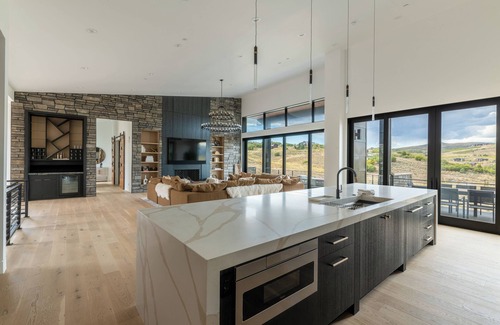 Tuhaye Casa | Impressive Tuhaye Home with Hot Tub, Home Theatre, and Sweeping Mountain Views