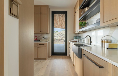 Tuhaye Casa | Impressive Tuhaye Home with Hot Tub, Home Theatre, and Sweeping Mountain Views