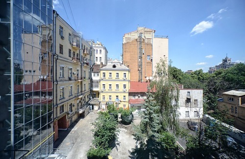 Shevchenkivs'kyi District Apartamento | 🌏💛💙🇺🇦 in Шевченківський район