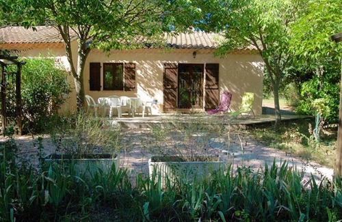 Brignoles Casa | In a forest, in a haven of greenery with private swimming pool.