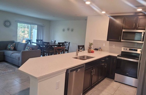 North Fort Myers Cabaña | In a gated pool & Lakeside community. Close to I75 , beaches, famous downtown.