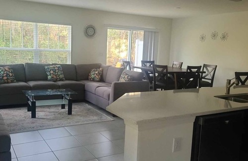 North Fort Myers Cabaña | In a gated pool & Lakeside community. Close to I75 , beaches, famous downtown.
