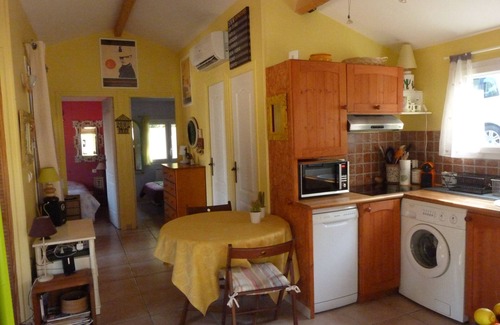 Gassin Chalet De Esquí | Chalet lleno de encanto en paz, en medio de pinos y adelfas.