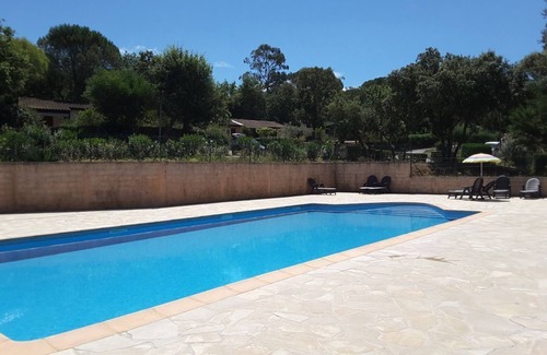 Gassin Chalet De Esquí | Chalet lleno de encanto en paz, en medio de pinos y adelfas.