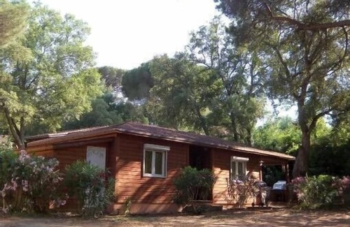 Gassin Chalet De Esquí | Chalet lleno de encanto en paz, en medio de pinos y adelfas.