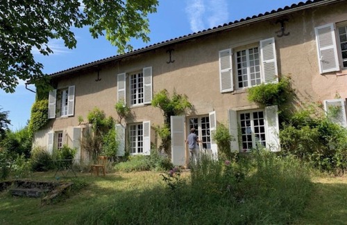 Escoutoux Casa | En un sitio preservado, casa familiar para 8 personas rodeada de naturaleza