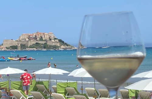 Marine de Saint Ambroggio Apartamento | En una residencia privada, muy bonito apartamento para 6 personas con vista completa al mar,