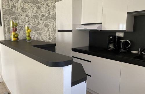 Saint-Cast-le-Guildo Apartamento | In a quiet residence, tastefully decorated apartment with sea view