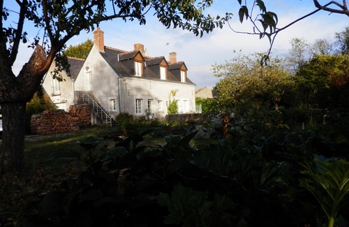Courcay Casa | In an enclosed garden, old house near the Loire castles