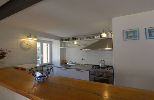 Corniglia Apartamento | In Corniglia with balcony, Jacuzzi, free wi fi