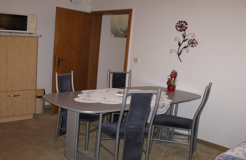 Wachtberg Apartamento | En Drachenfelser-Ländchen en las afueras encuentra casa multifamiliar