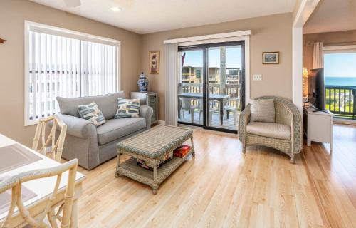 Duck Casa | In Duck with Community Pool & Beach Access