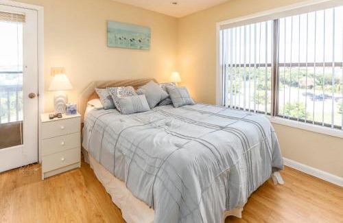 Duck Casa | In Duck with Community Pool & Beach Access