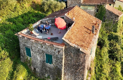 Vezzi Portio Casa | In Einem: Berge und Meer in Ligurien