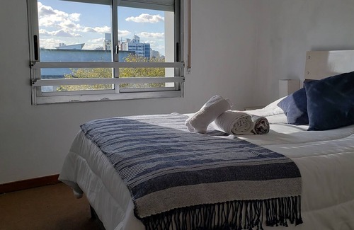 Tres Cruces Apartamento | In front of Terminal Tres Cruces with views.