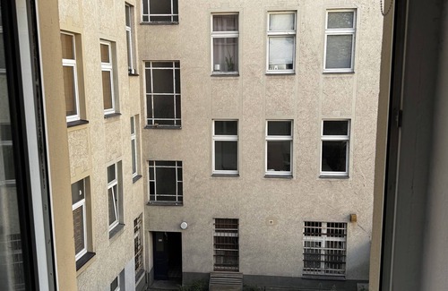 Gesundbrunnen Casa | in Gemütliches, Zimmer in Wedding, 2 Minuten Entfernt von der Bushaltestelle