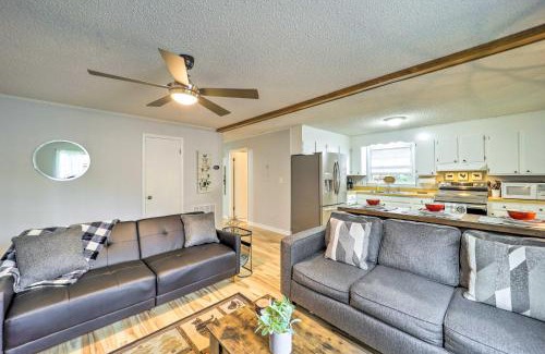 Pineola Casa | In Golf Community with Pool Access Newland Cabin