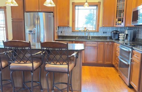 Paupack Casa | IN-GROUND POOL & FIREPIT, SLEEPS 10, BY LAKE WALLENPAUPACK