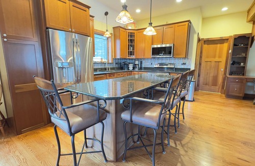 Paupack Casa | IN-GROUND POOL & FIREPIT, SLEEPS 10, BY LAKE WALLENPAUPACK