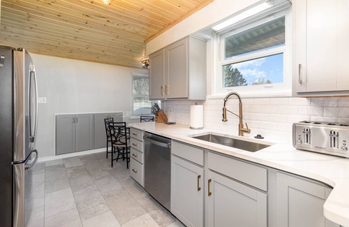 Mechanicsburg Casa | IN-GROUND POOL, Large Private Fenced Yard, Dining Gazebo, Outdoor Kitchen/Bath