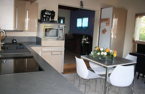 Villette-sur-Ain Apartamento | En el corazón de Rhône-Alpes, apartamento con piscina climatizada a mediados de temporada.