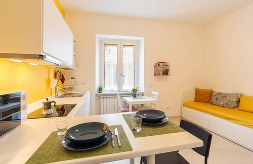 Milan Apartamento | In Milan and yet at home: The Yellow House studio!