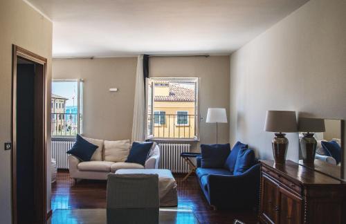 Lazise Old Town Apartamento | IN PIAZZA appartamento con vista