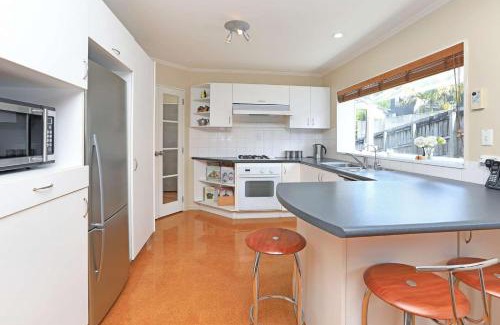 Greenlane - Ellerslie Casa | In Remuera with free street carpark, handy close to cuisine restaurant and public transportation