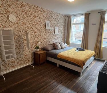 Feronstree et Hors-Chateau Apartamento | In The Air cosy room (Cœur Historique de Liège)