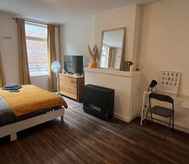 Feronstree et Hors-Chateau Apartamento | In The Air cosy room (Cœur Historique de Liège)