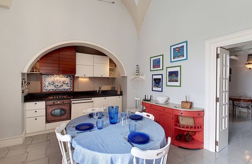 Castro Marina Chalet De Esquí | Outdoor jacuzzi in old town w/ fantastic sea view