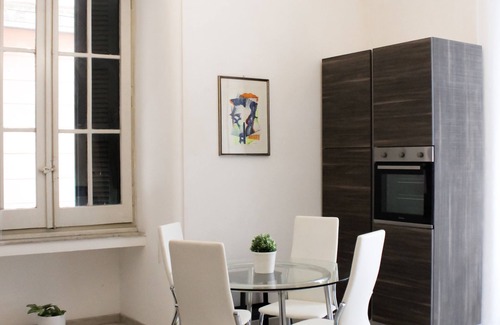 Salerno Apartamento | En el centro, grande y luminoso, muy cerca de la costa de Amalfi.