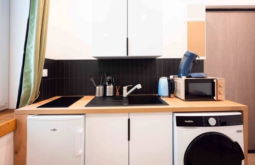 Aix-les-Bains City Center Apartamento | In the center of town, charming 2-room apartment on the ground floor, with parking space.