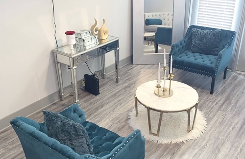 Lindridge-Martin Manor Casa | ()IN THE CENTER OF IT ALL!() The Real 60 Shades of GREY!