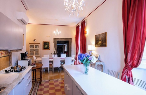 Rione XI Sant'Angelo Apartamento | In the center of Rome. Adjacent to all popular places of interest.