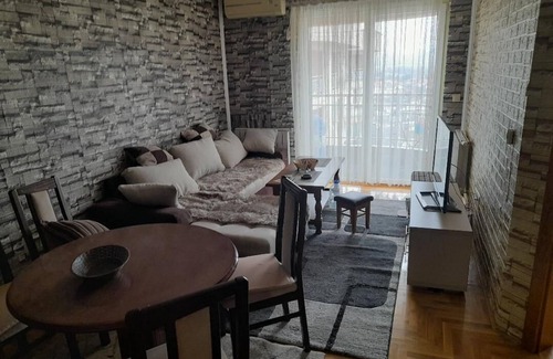 Ilidza Apartamento | in the city center near the historic vacation spots of 5 people.